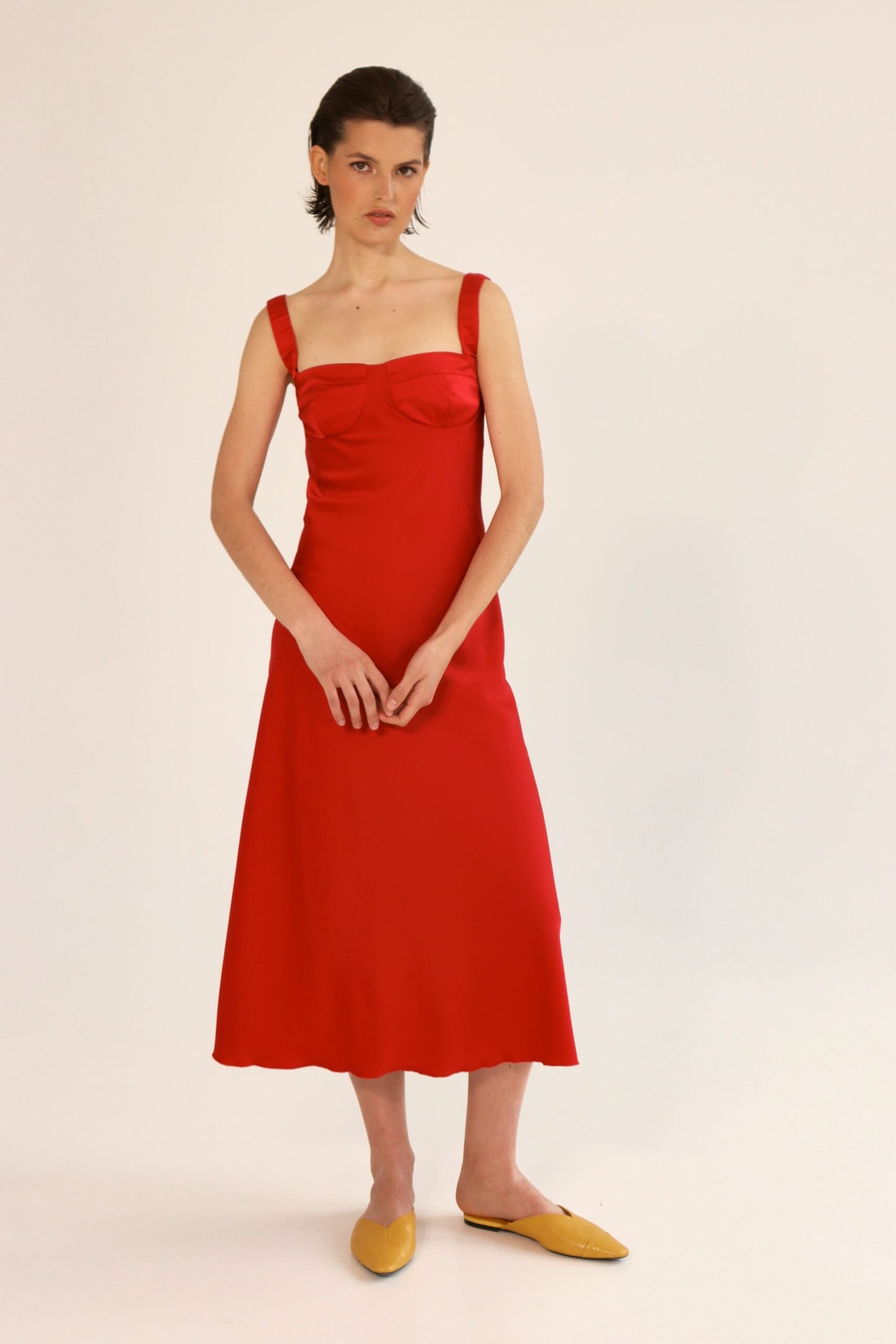 Vestido holgado con corpiño ajustado