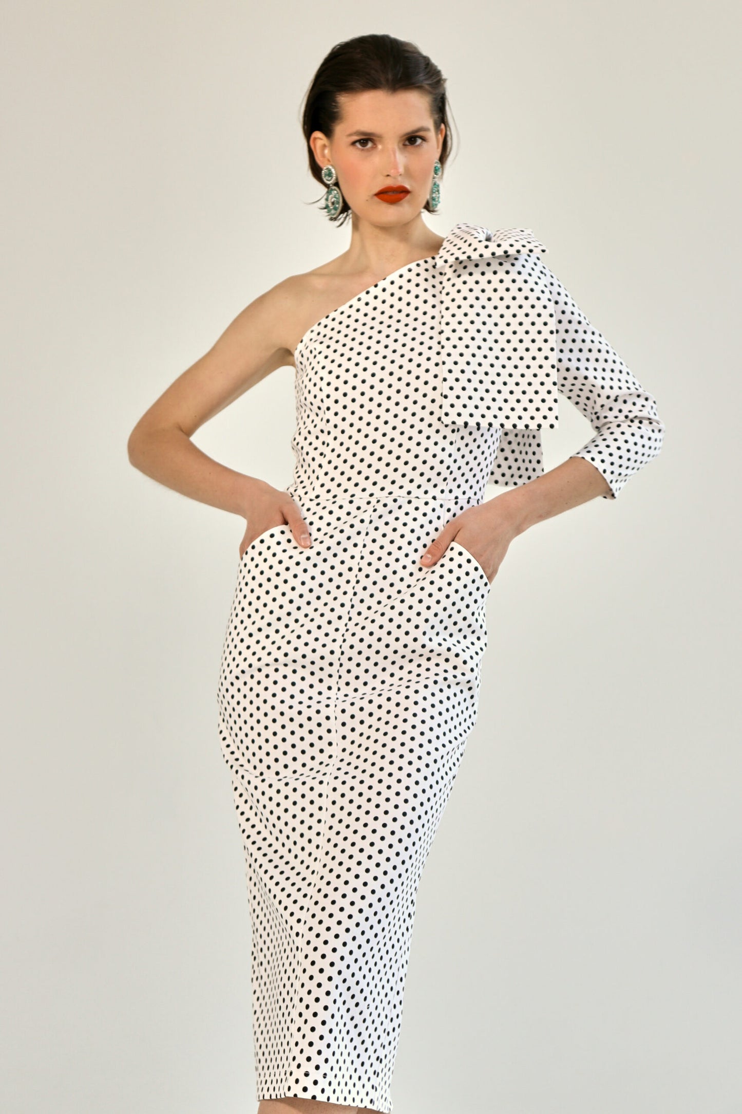 Vestido recto, estampado de lunares en blanco y negro