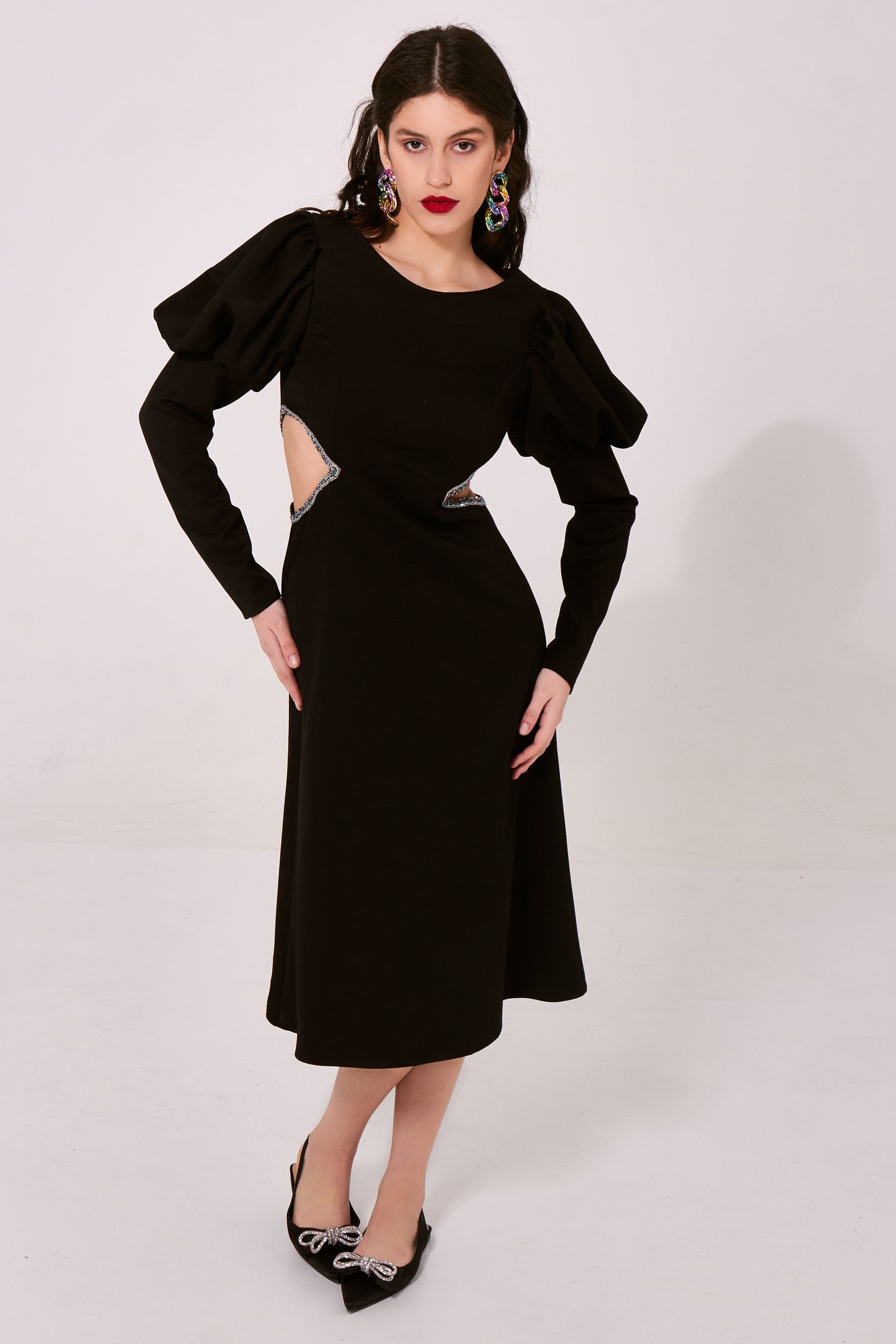 Exclusive high-waisted dress with buff sleeves and hand-made embroidered waistline