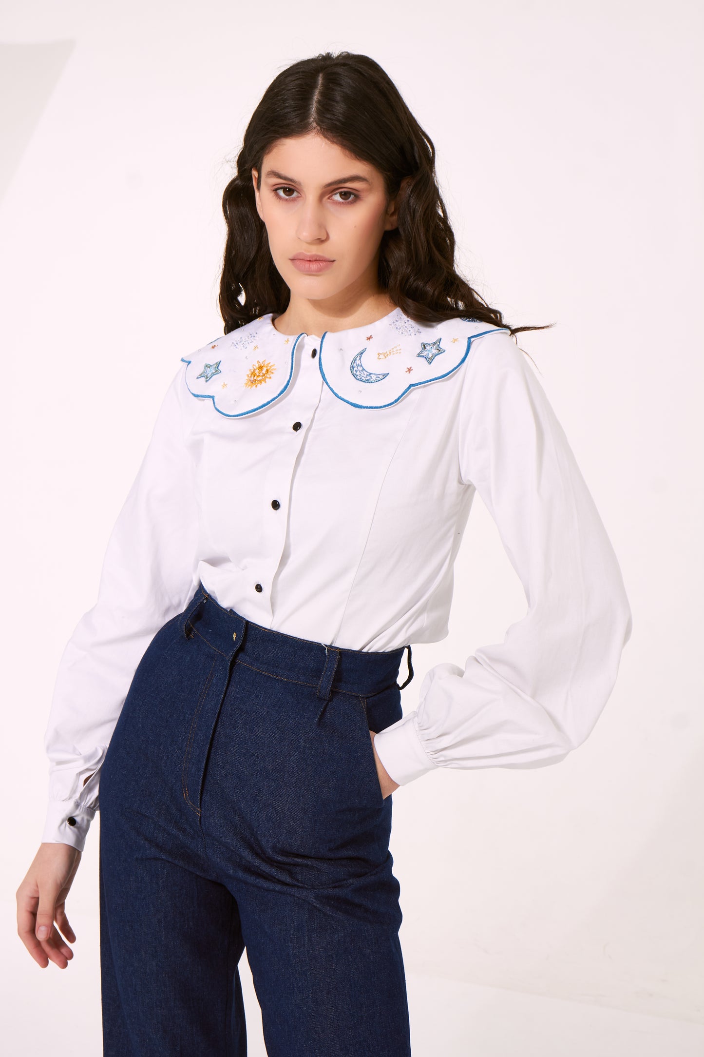 Blouse with embroidery on the collar