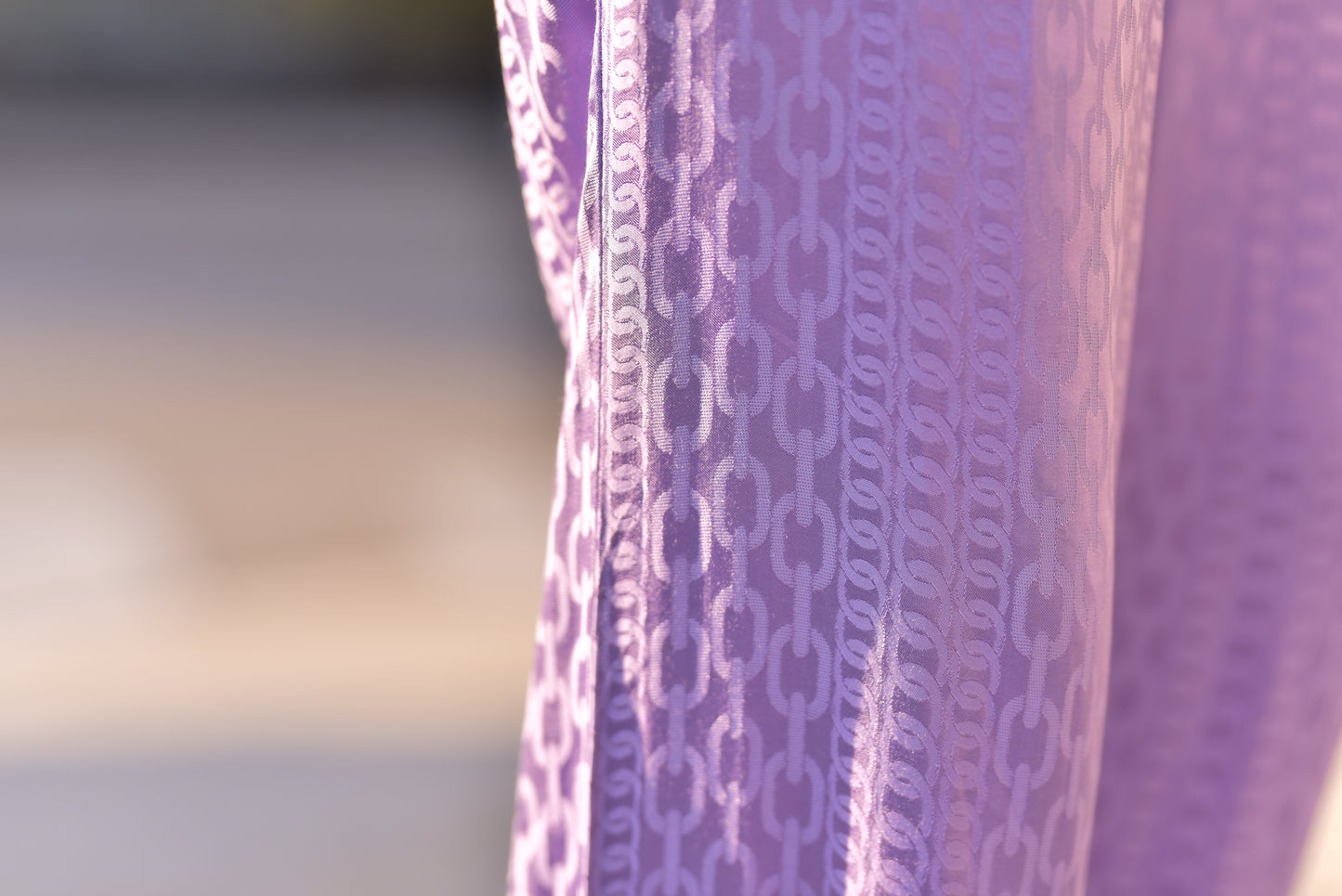 Pantalones de jacquard violeta con motivo de cadenas
