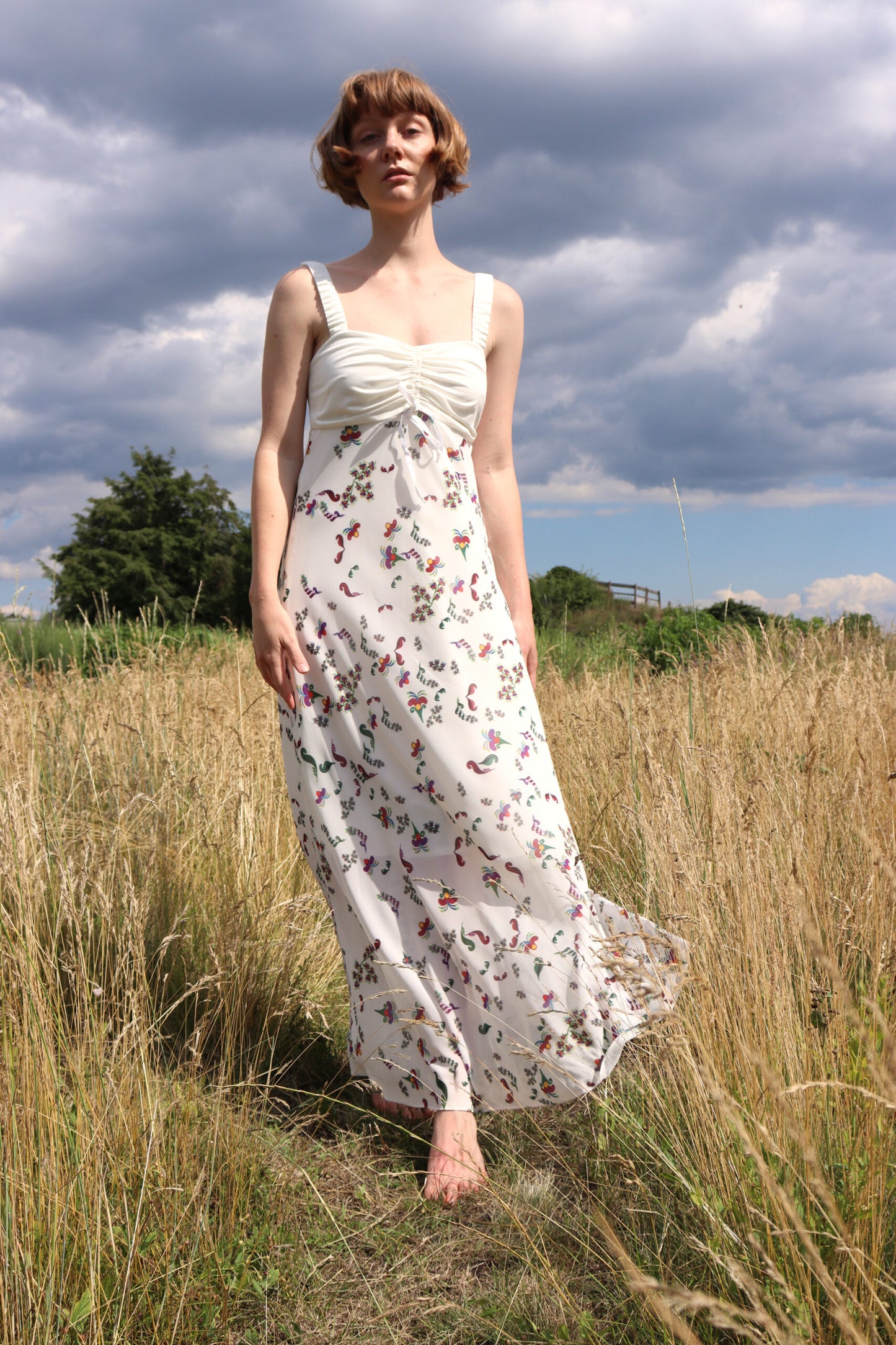 Vestido de verano con estampado de autor "campo de hadas"