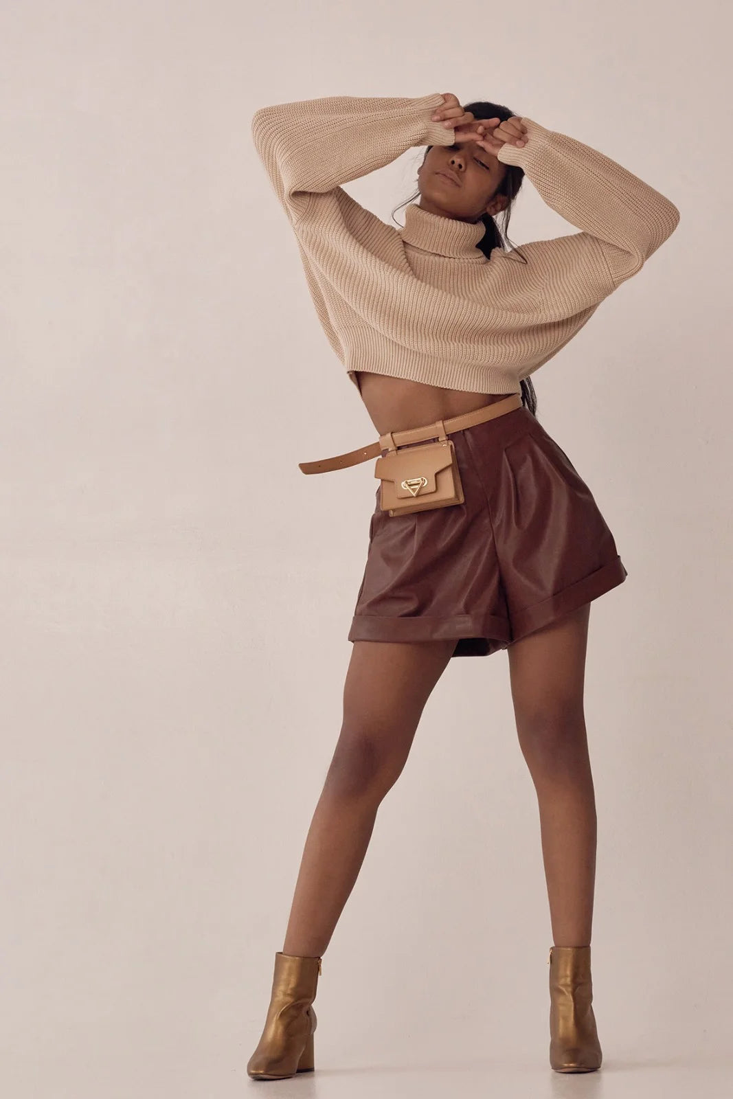 Eco-leather camel shorts with a high waist